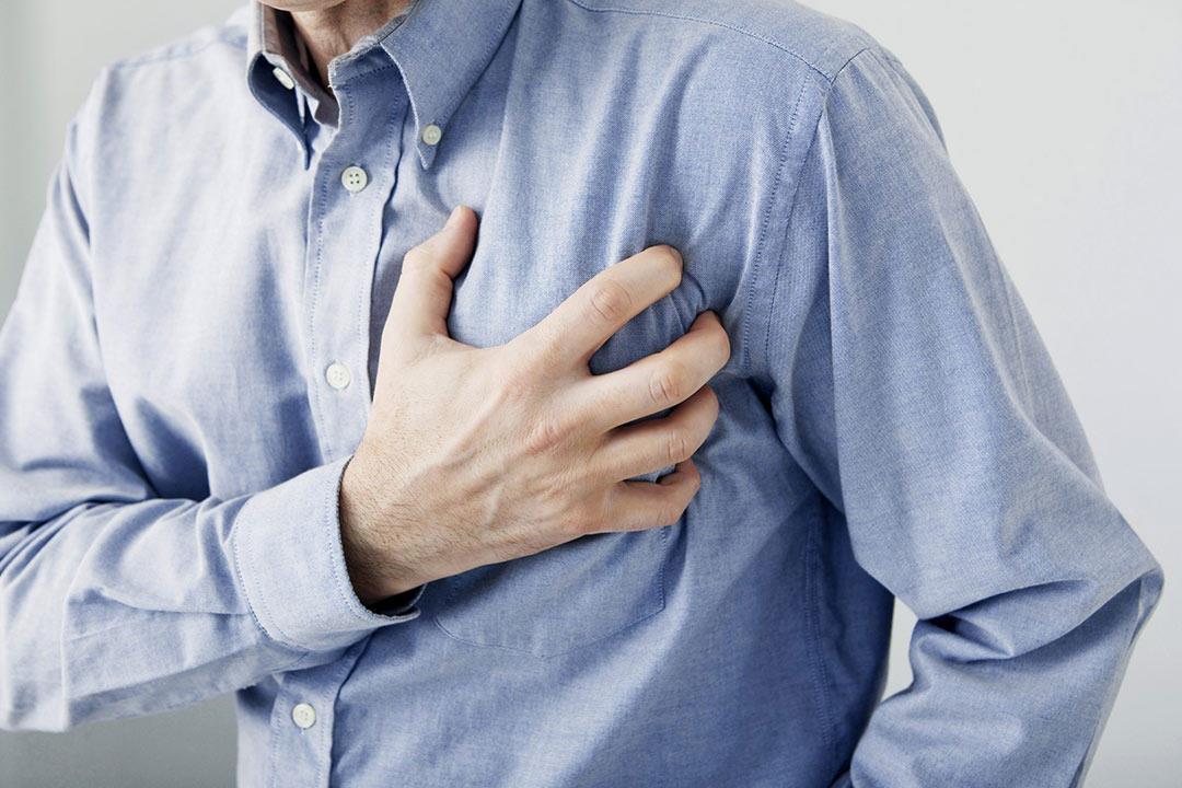 النوبات القلبية كيف تحدث وما هي أعراضها وأسبابها وكيفية العلاج والوقاية