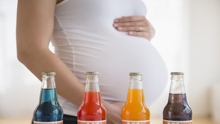 هل من الآمن تناول المشروبات الغازية و الباردة أثناء الحمل ؟