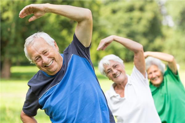 طرق الحفاظ على النشاط البدني لكبار السن وبعض النصائح المفيدة لهم