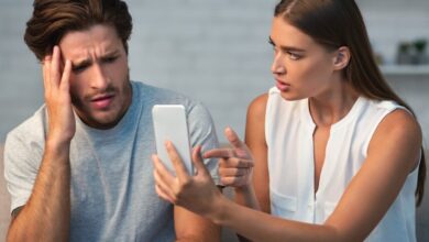 كيف تعلمين بخيانة زوجك وكيف تعرفين ما إذا كان زوجك يخونك أم لا دون التجسس عليه ؟