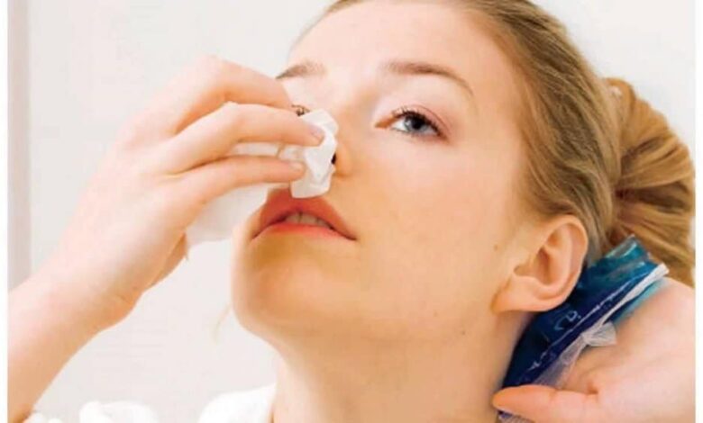 سبب نزول الدم من الانف ما هي اسبابه ومخاطره وكيف يتم علاجه؟
