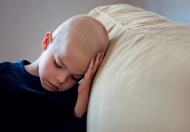 سرطان الدم عند الاطفال كيف يظهر وما هي مراحله وطرق علاجه ؟